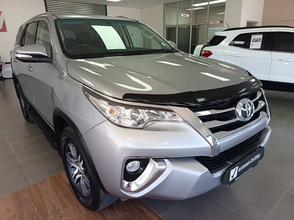 2017 Toyota Fortuner photo 1
