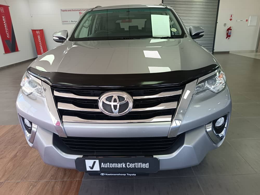2017 Toyota Fortuner photo 2