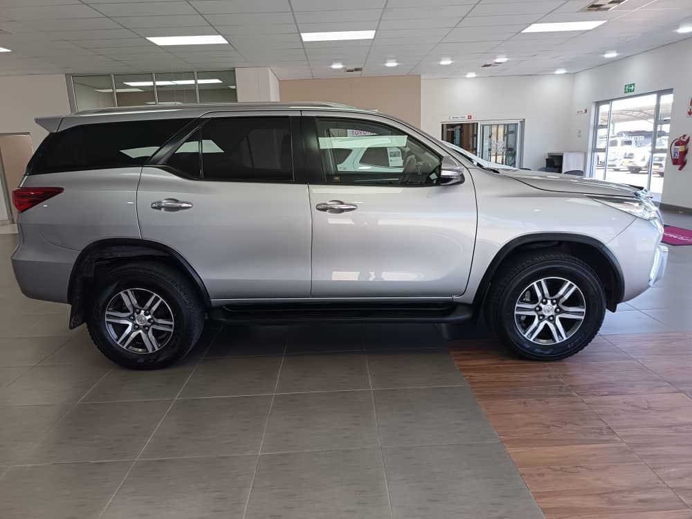 2017 Toyota Fortuner photo 3