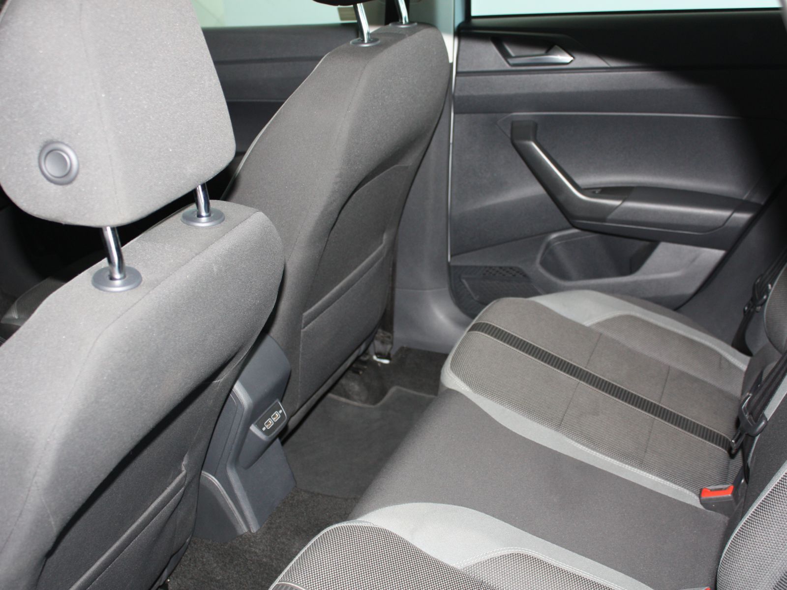 2020 Volkswagen Polo photo 2
