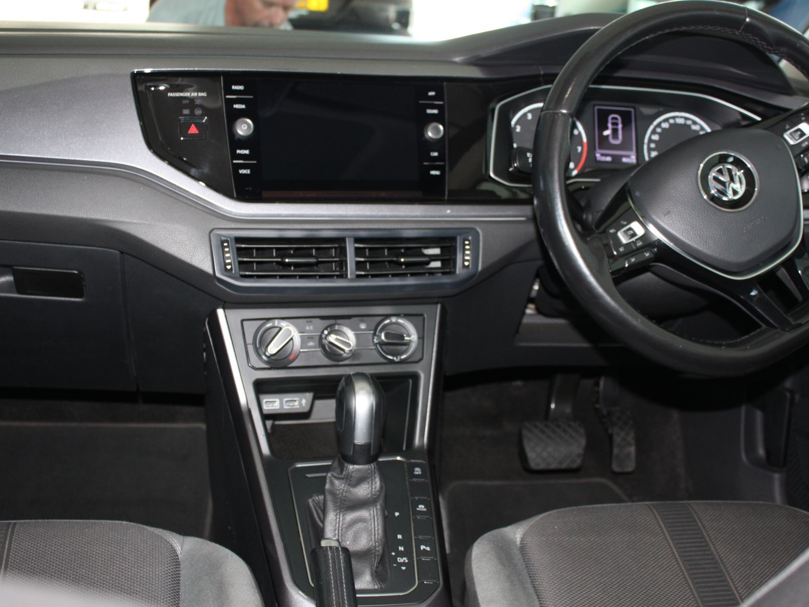2020 Volkswagen Polo photo 3
