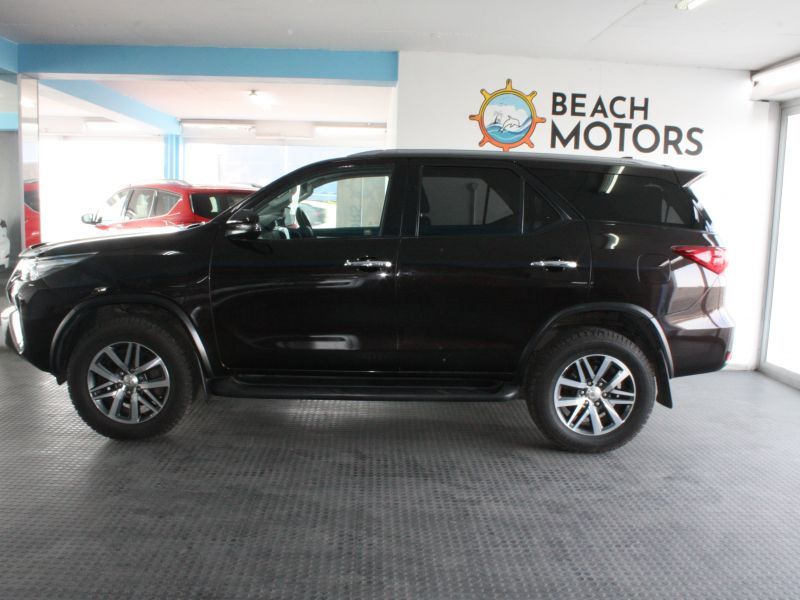2019 Toyota Fortuner photo 1
