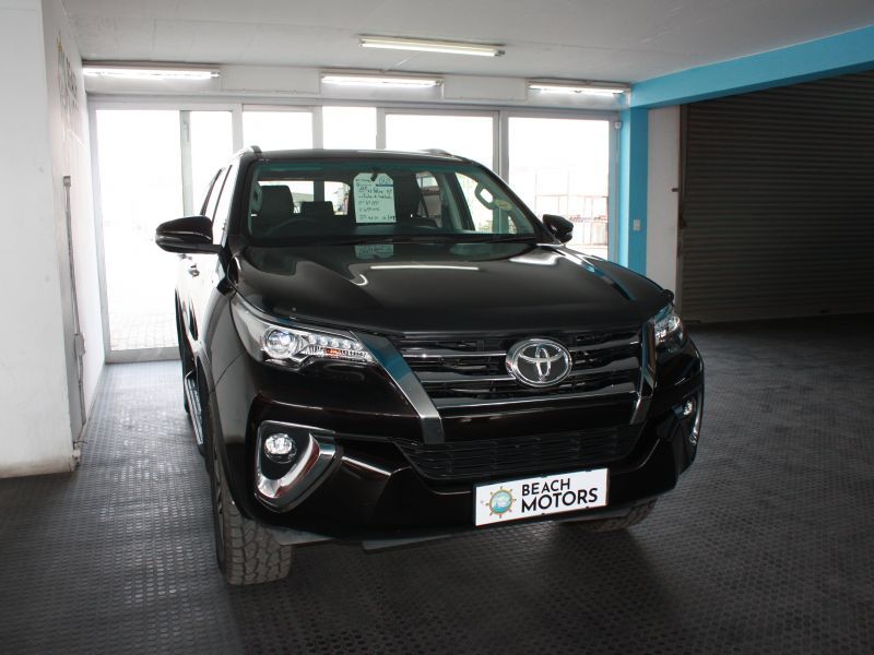 2019 Toyota Fortuner photo 2