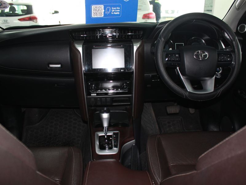 2019 Toyota Fortuner photo 5