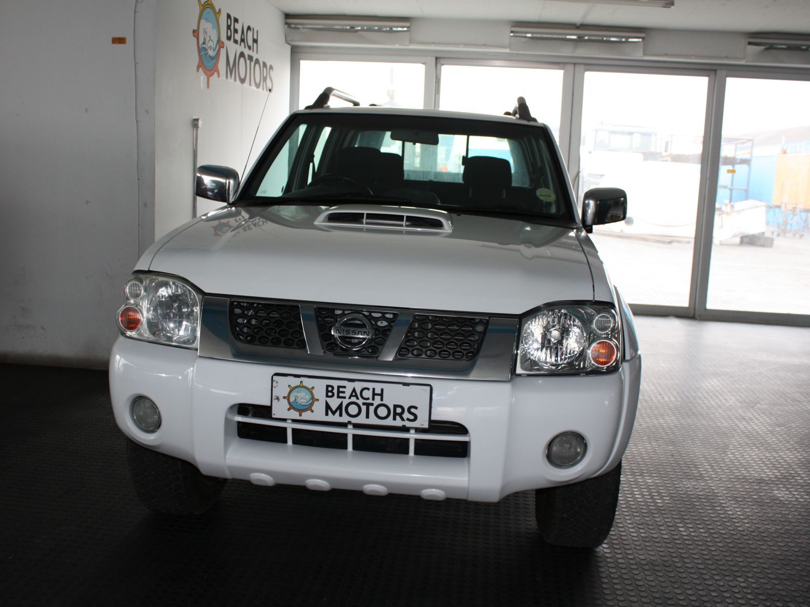 2019 Nissan Hardbody photo 2