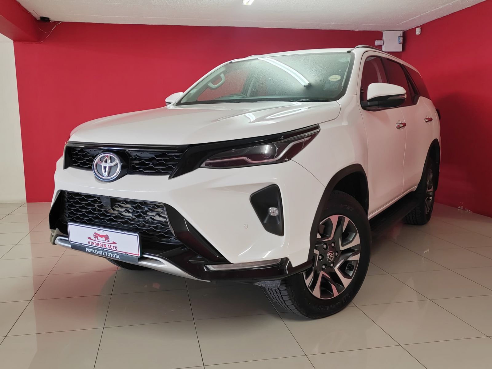 2023 Toyota Fortuner photo 1