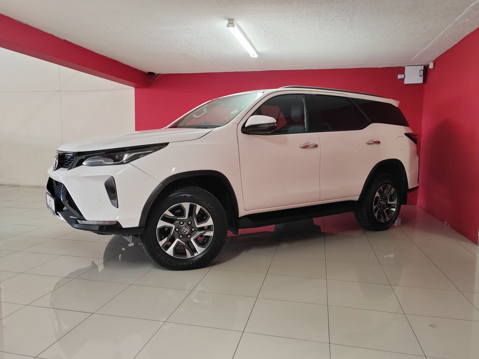 2023 Toyota Fortuner photo 2