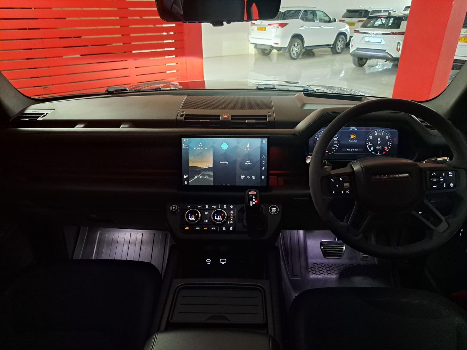 2022 Land Rover Defender photo 6