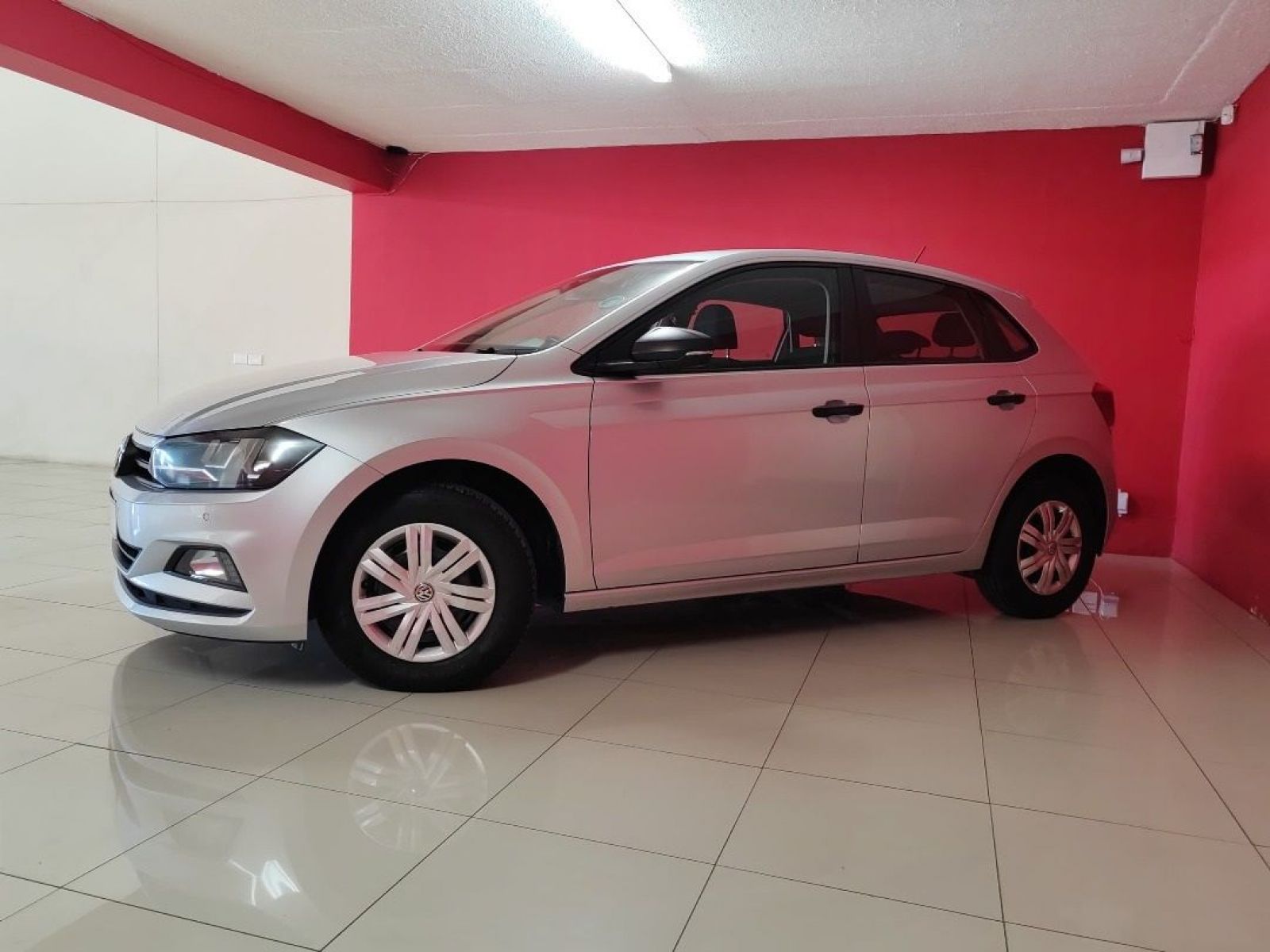 2019 Volkswagen Polo photo 2