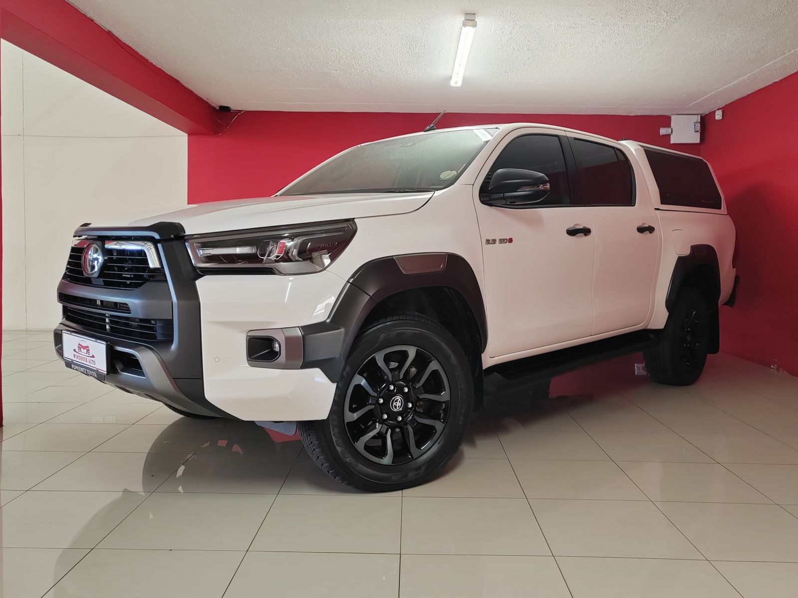 2023 Toyota Hilux photo 2