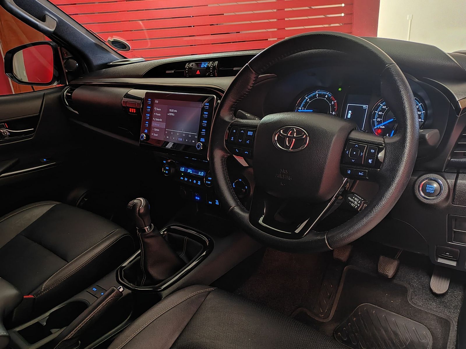 2023 Toyota Hilux photo 3