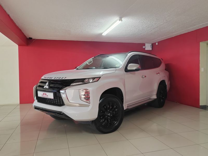 2022 Mitsubishi Pajero photo 2