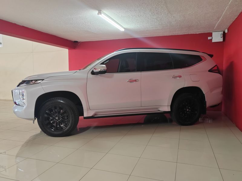2022 Mitsubishi Pajero photo 3
