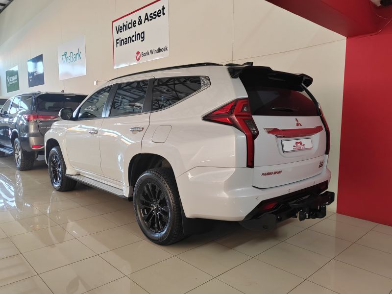 2022 Mitsubishi Pajero photo 4