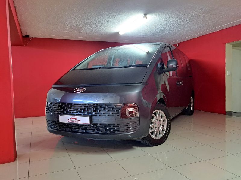 2022 Hyundai Staria photo 1