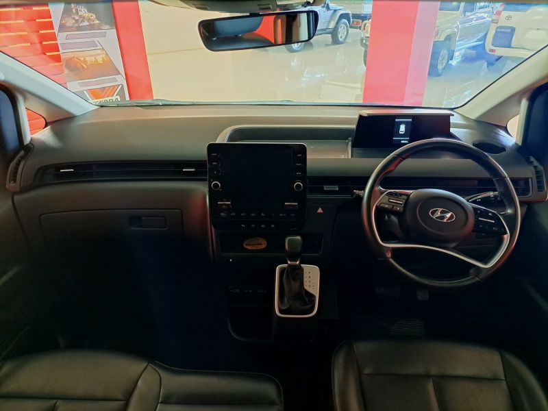 2022 Hyundai Staria photo 4