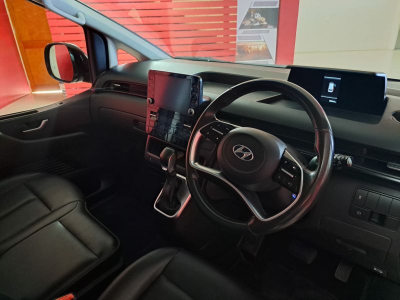 2022 Hyundai Staria photo 5