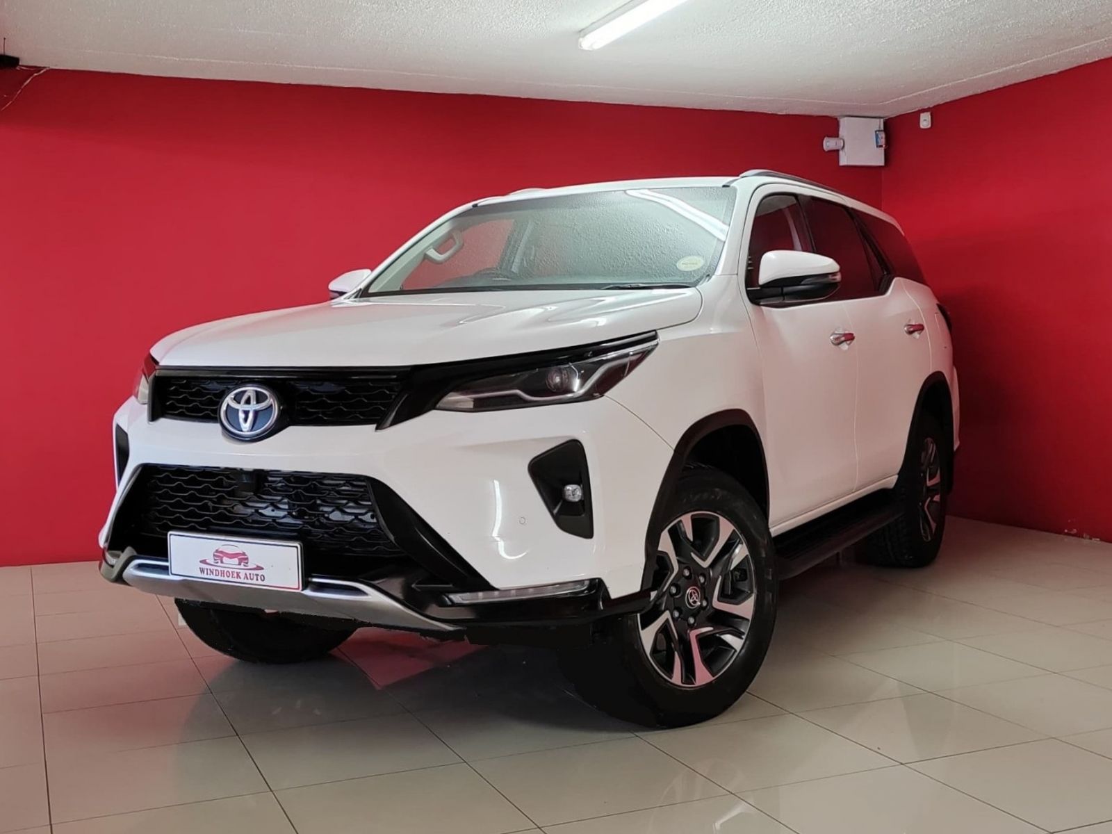 2023 Toyota Fortuner photo 1
