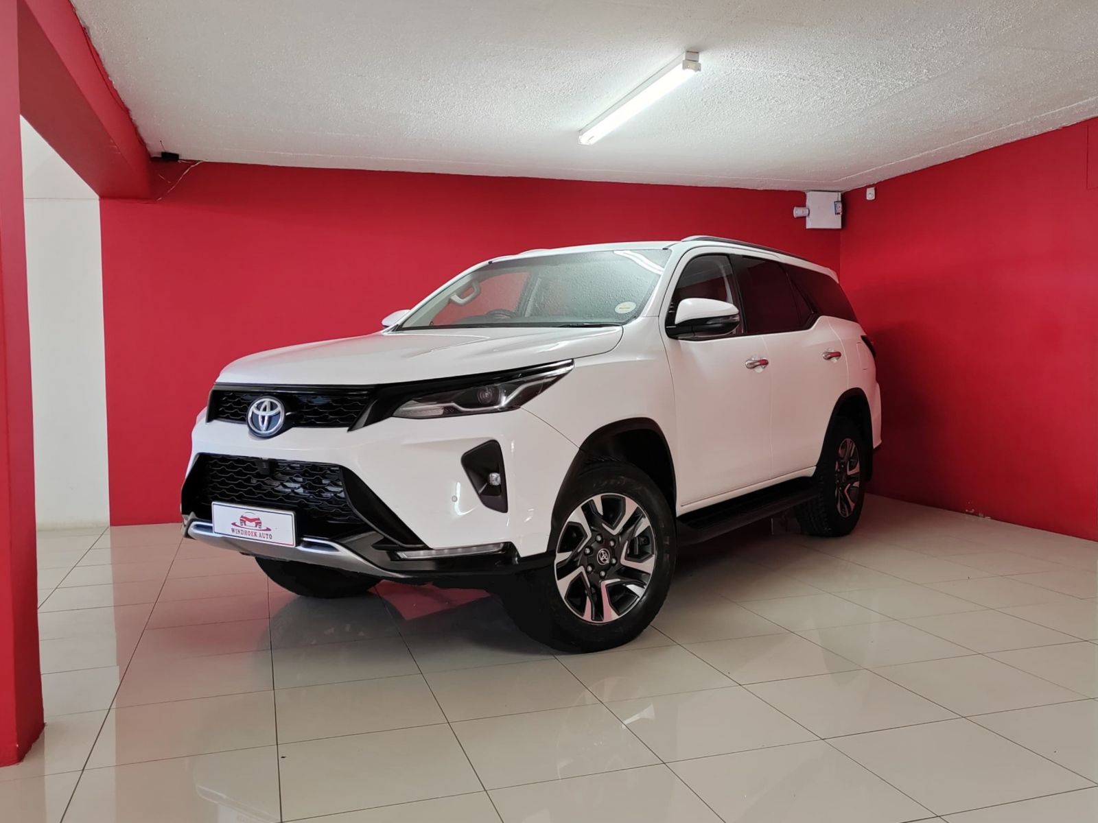 2023 Toyota Fortuner photo 2