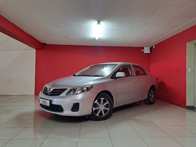 2018 Toyota Corolla photo 2