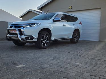 2019 Mitsubishi Pajero photo 1