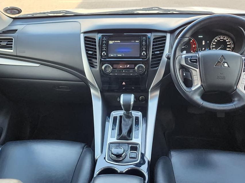 2019 Mitsubishi Pajero photo 12