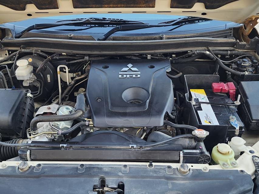 2019 Mitsubishi Pajero photo 18