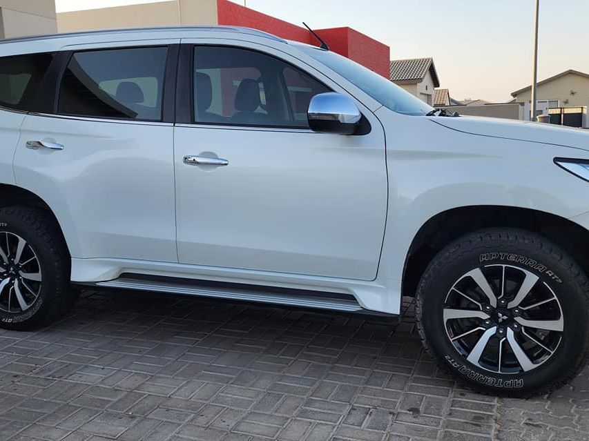 2019 Mitsubishi Pajero photo 5