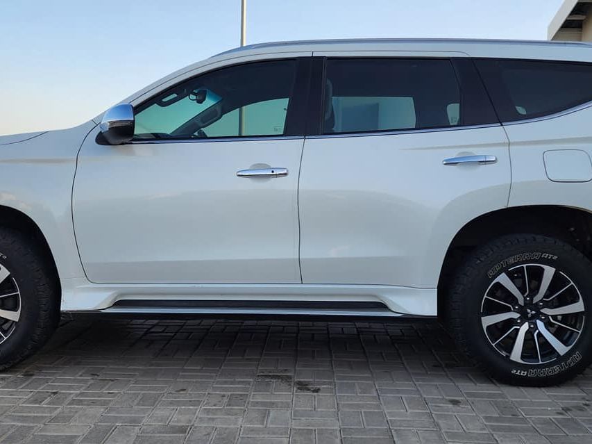 2019 Mitsubishi Pajero photo 6