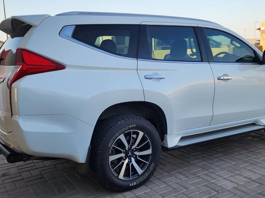 2019 Mitsubishi Pajero photo 9