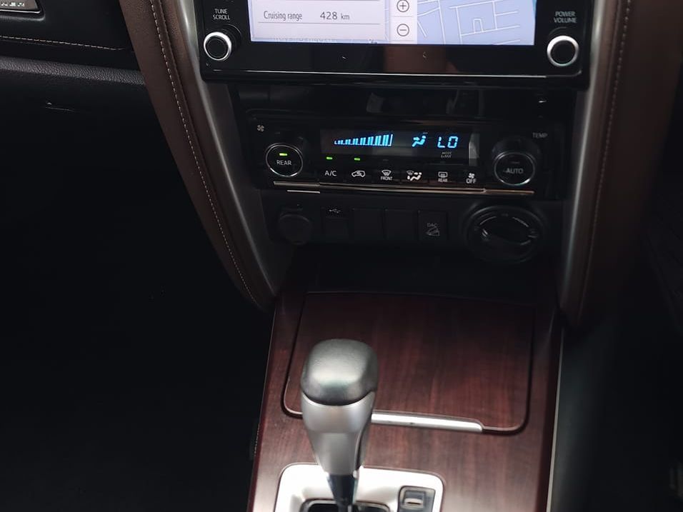 2020 Toyota Fortuner photo 14