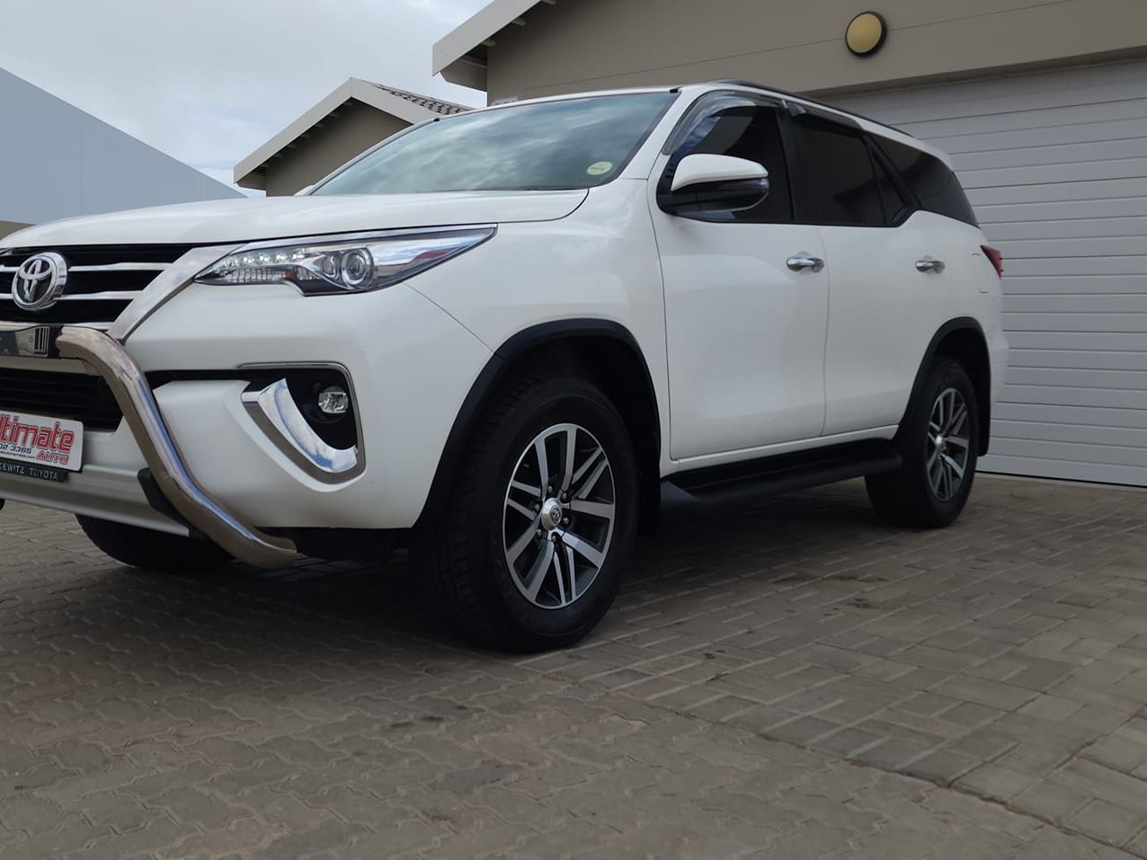 2020 Toyota Fortuner photo 3