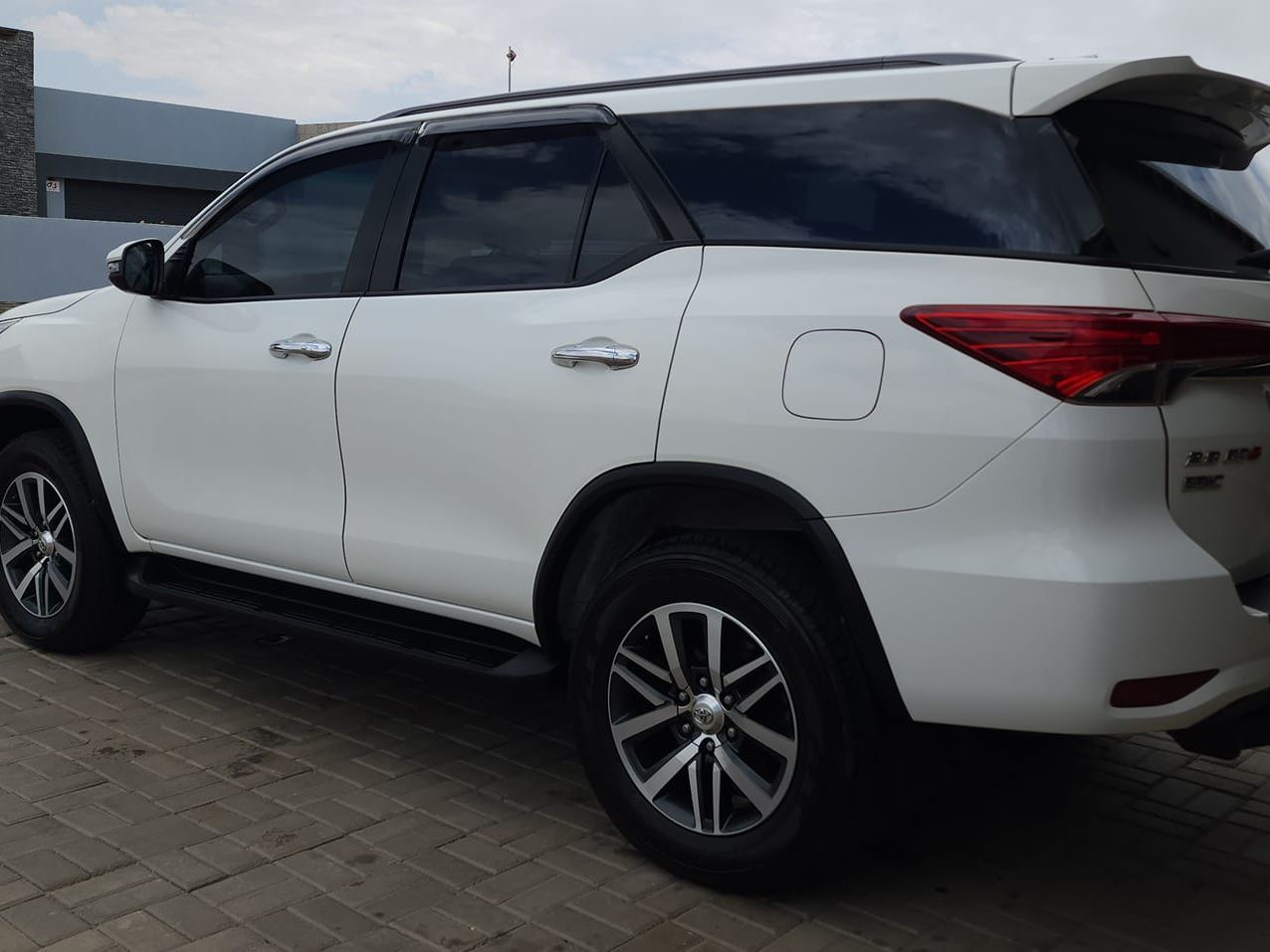 2020 Toyota Fortuner photo 7