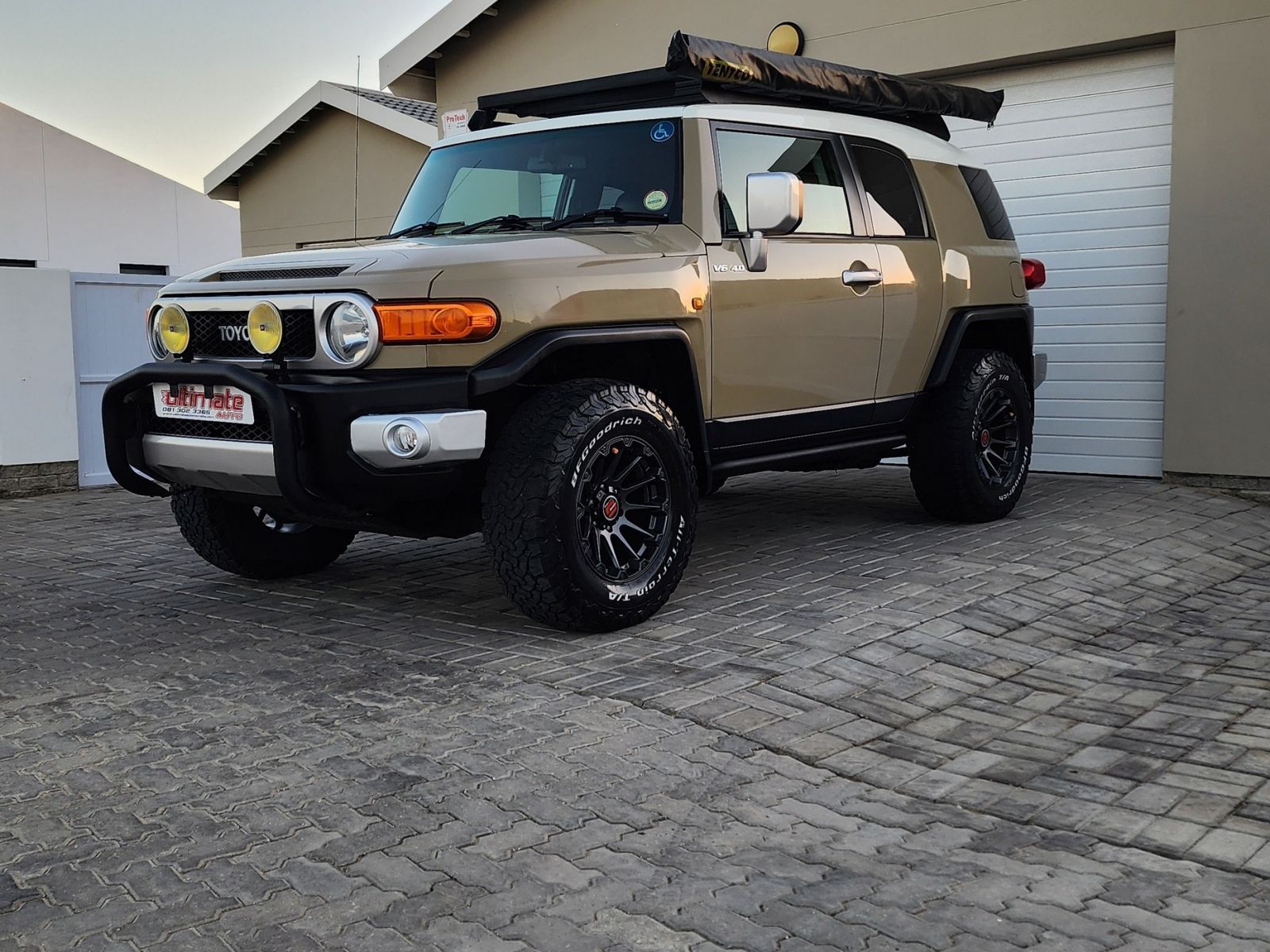 2011 Toyota FJ Cruiser photo 1