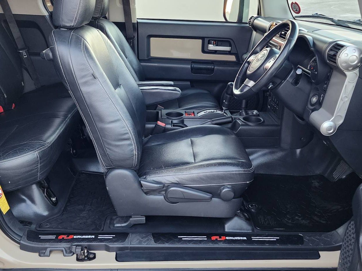 2011 Toyota FJ Cruiser photo 11