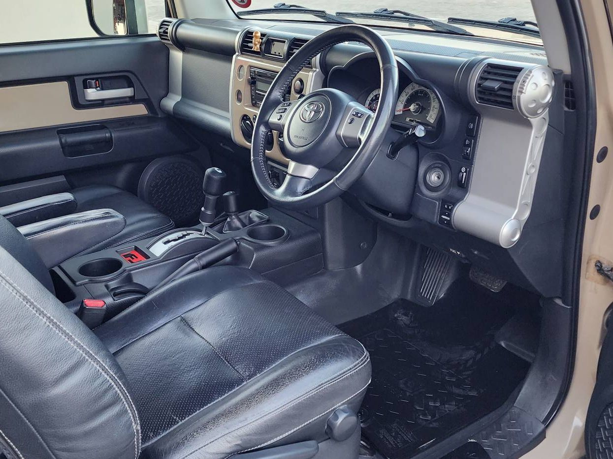 2011 Toyota FJ Cruiser photo 13