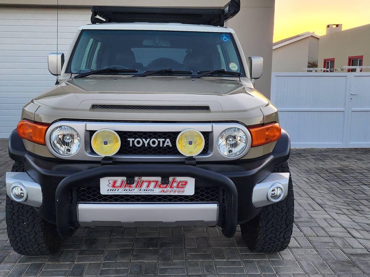 2011 Toyota FJ Cruiser photo 2