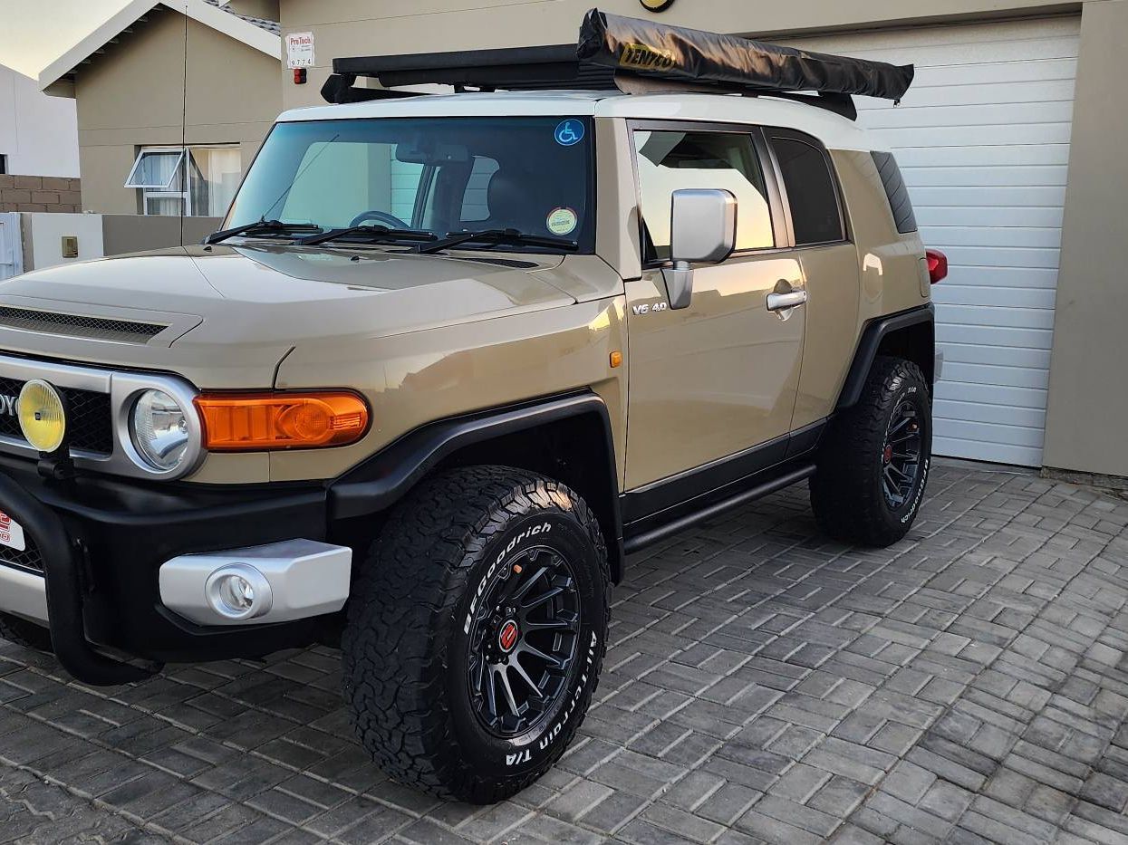 2011 Toyota FJ Cruiser photo 3