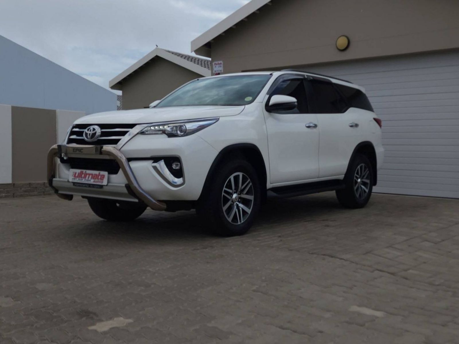 2020 Toyota Fortuner photo 1