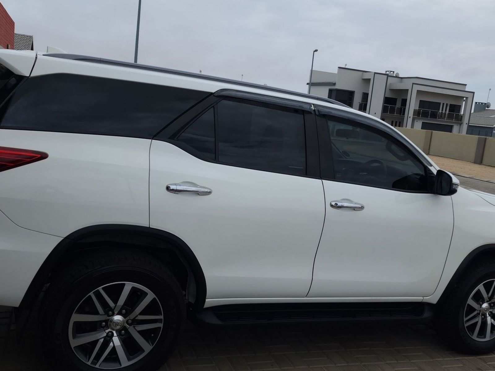 2020 Toyota Fortuner photo 5