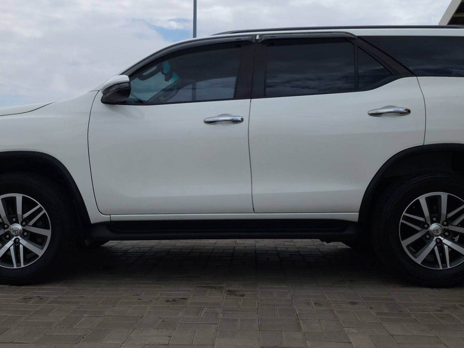 2020 Toyota Fortuner photo 6