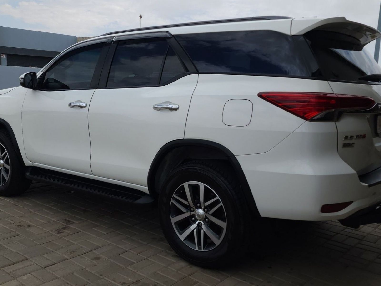 2020 Toyota Fortuner photo 7