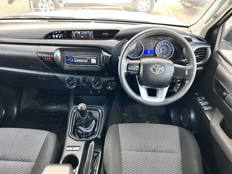 2016 Toyota Hilux photo 3