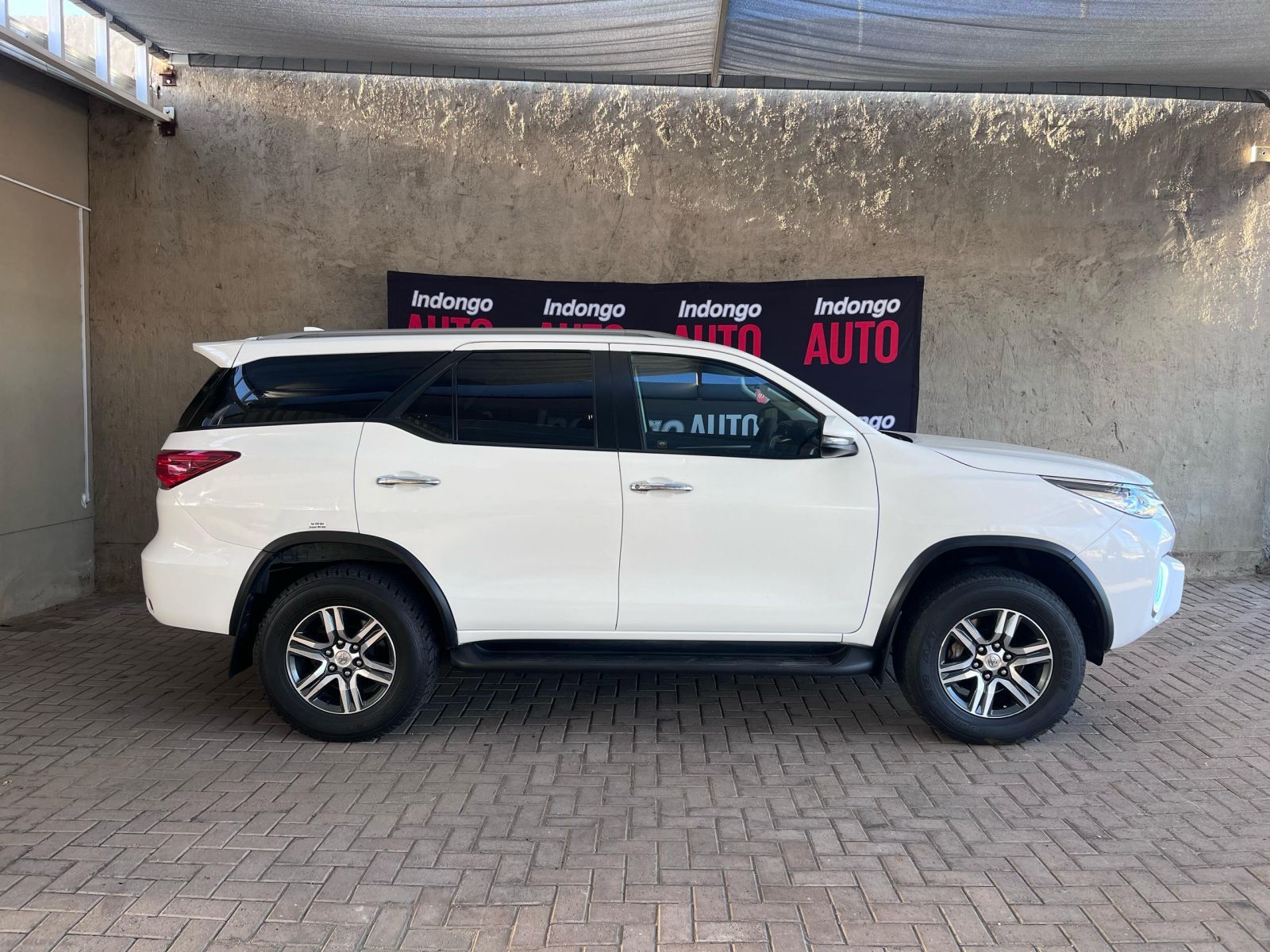 2019 Toyota Fortuner photo 3