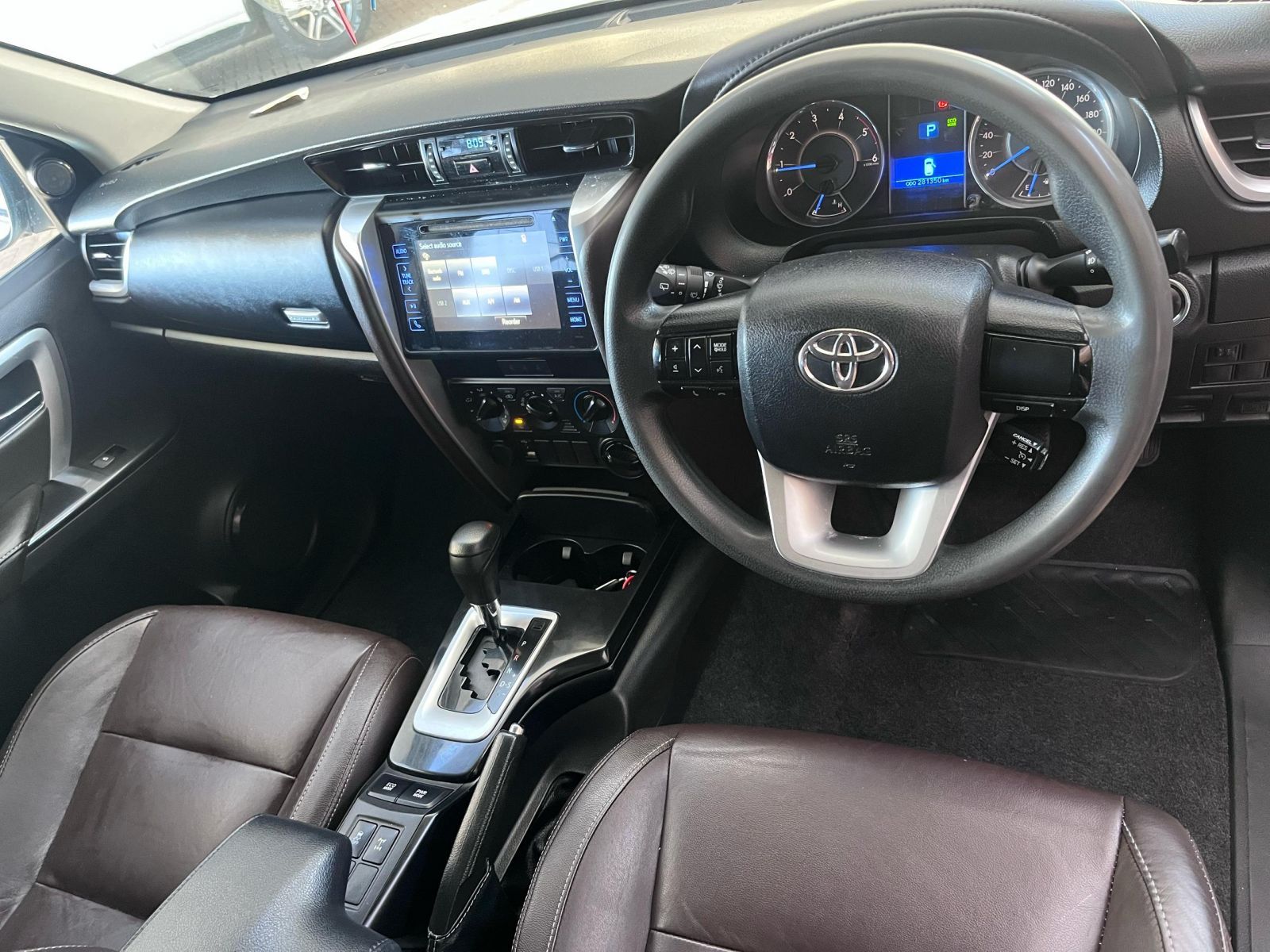 2019 Toyota Fortuner photo 5