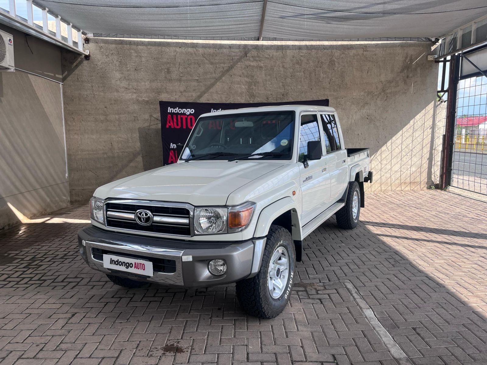 2021 Toyota Land Cruiser photo 2