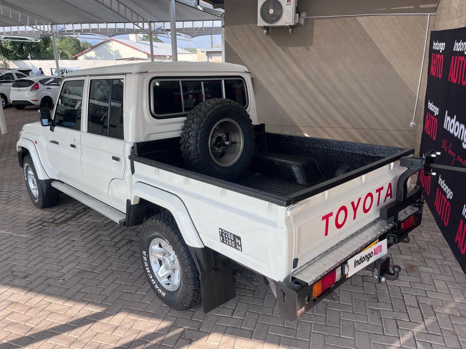 2021 Toyota Land Cruiser photo 3