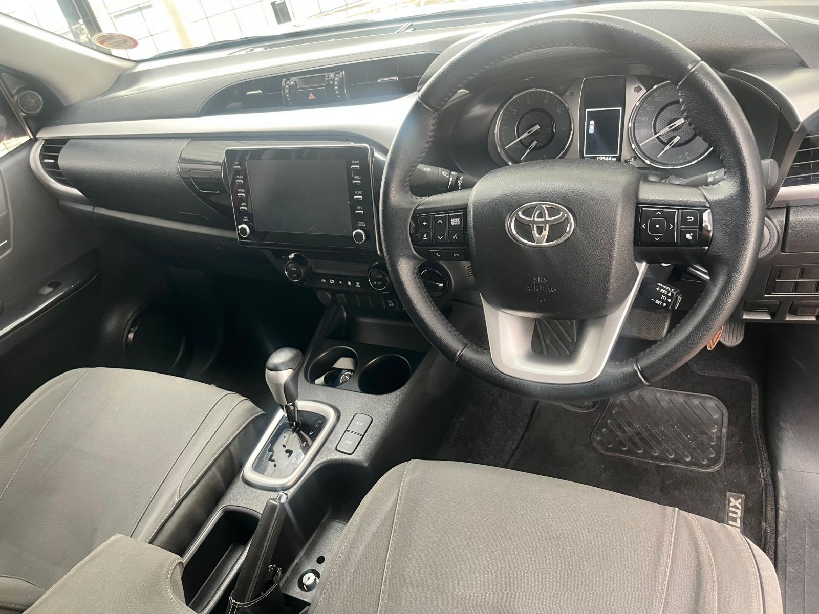 2024 Toyota Hilux photo 5