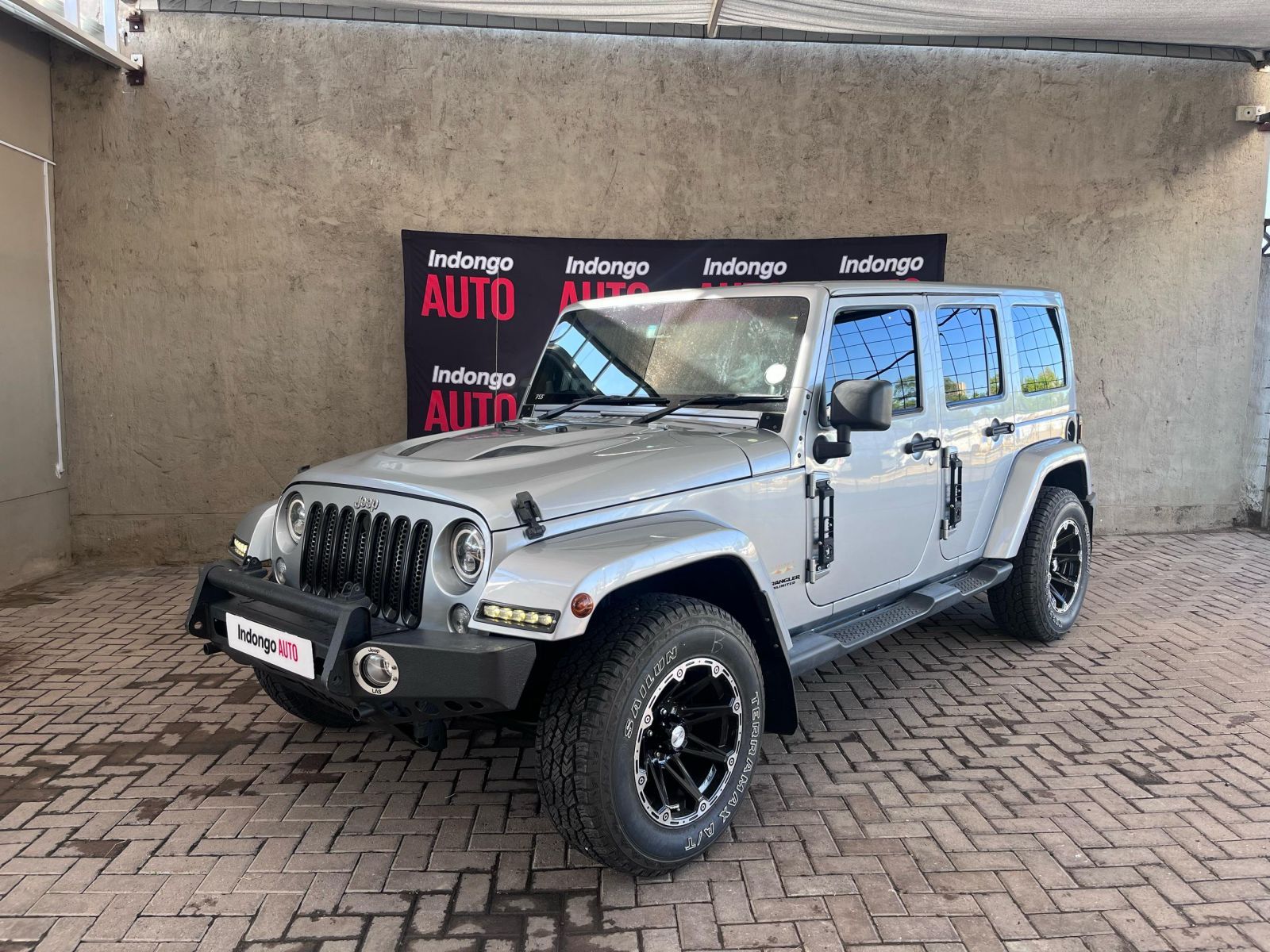 2014 Jeep Wrangler Sahara photo 2