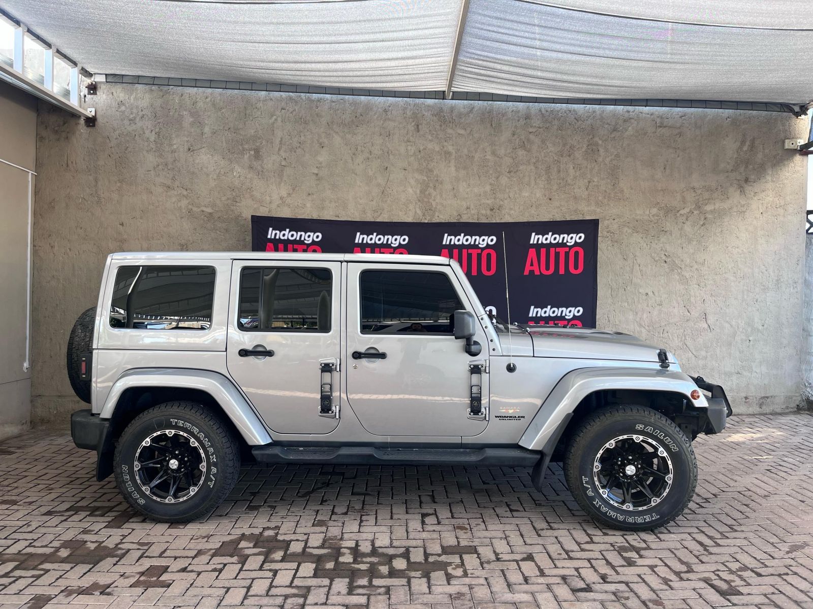 2014 Jeep Wrangler Sahara photo 3